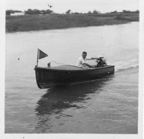 img028-Winston-in-the-speedboat